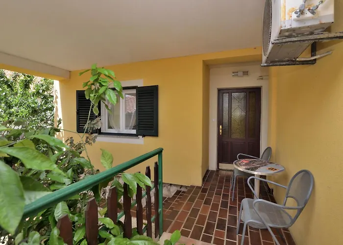 Pintur Apartment